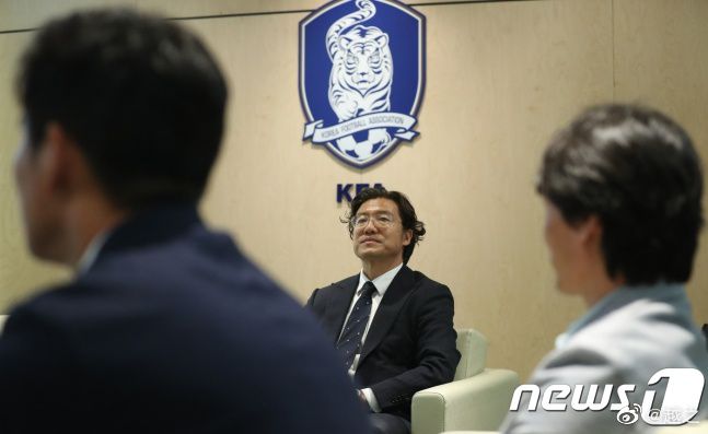 不过，我不仅要接受这个挑战，而且要勇敢地面对它，去登上那座山的顶峰。